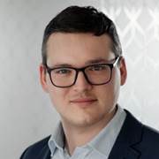 Obsah obrázku Lidská tvář, osoba, oblečení, Čelo
Obsah vygenerovaný umělou inteligencí může být nesprávný.